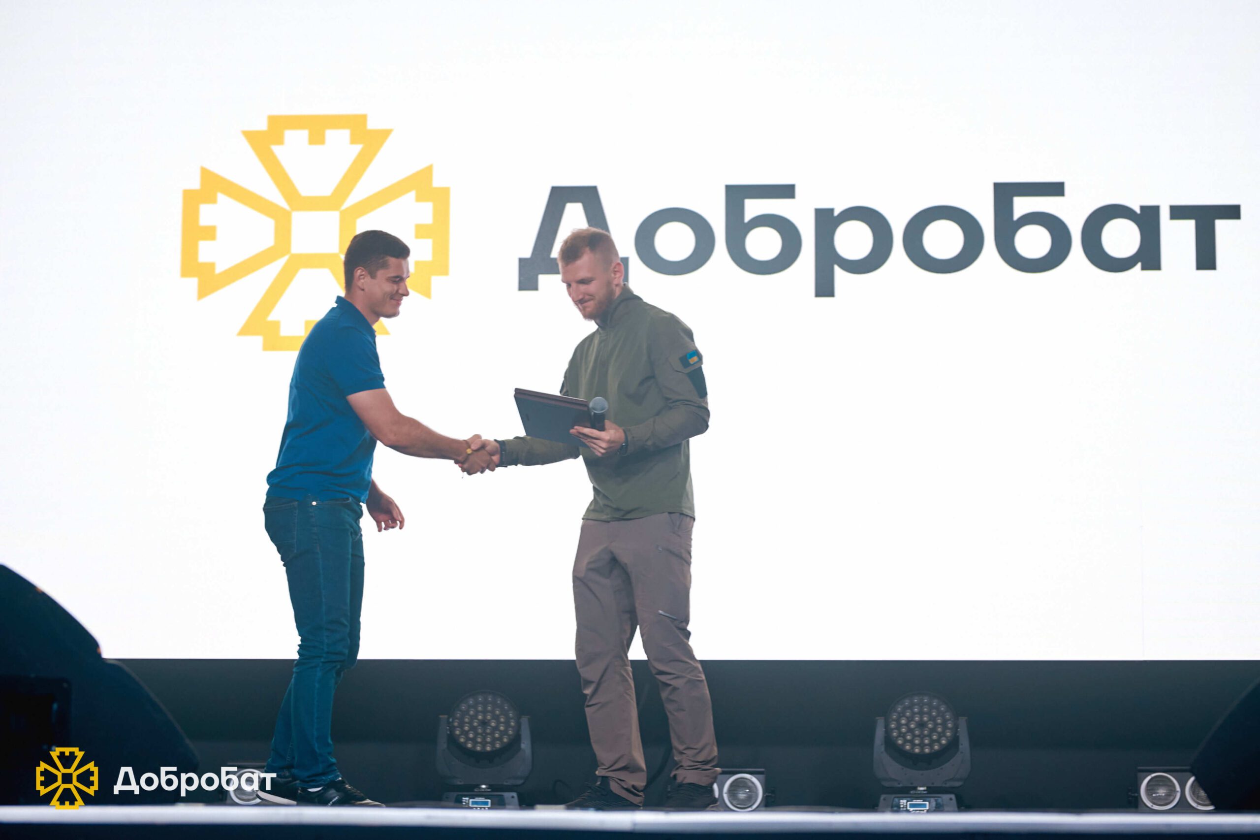 «Добробат» вручив нагрудні “Знаки Пошани” проактивним волонтерам та подяки партнерам