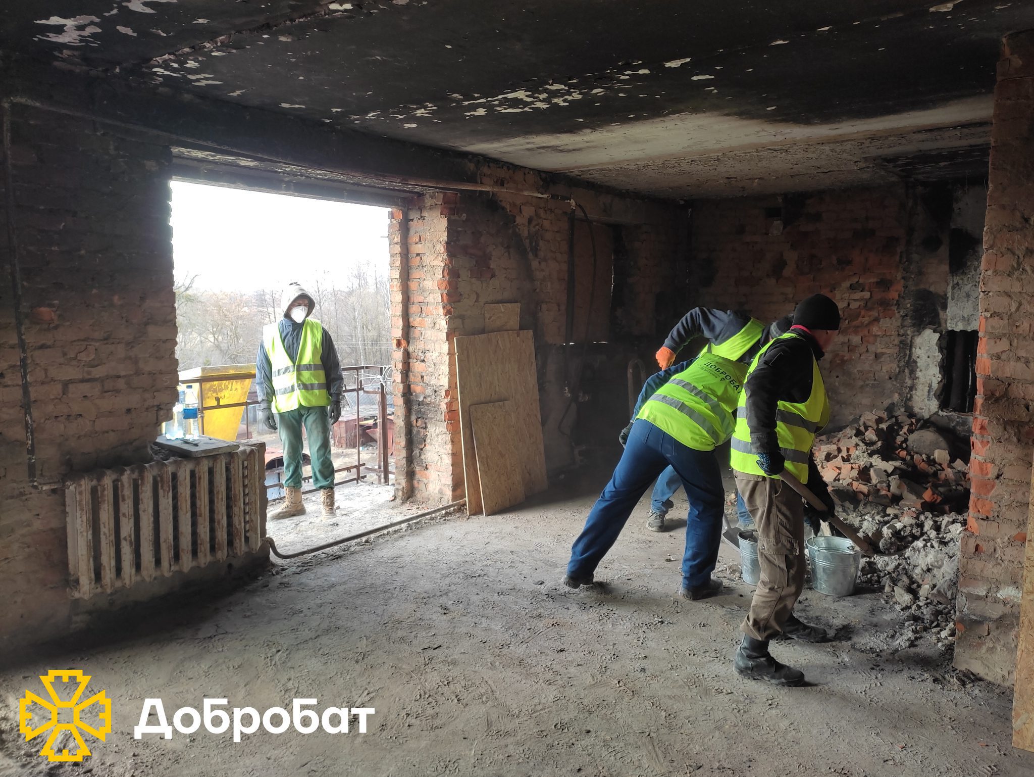 Чотири регіони, 18 виїздів на об’єкти та 175 залучених волонтерів: «Добробат» звітує про тиждень відбудови