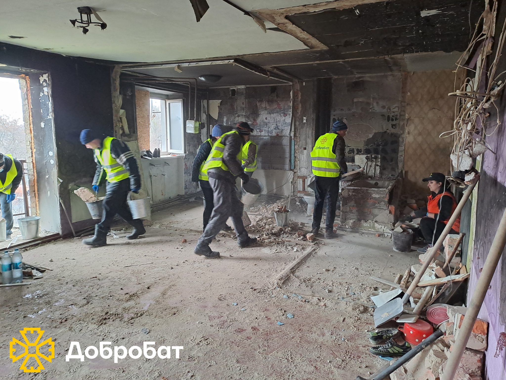 Чотири регіони, 18 виїздів на об’єкти та 175 залучених волонтерів: «Добробат» звітує про тиждень відбудови