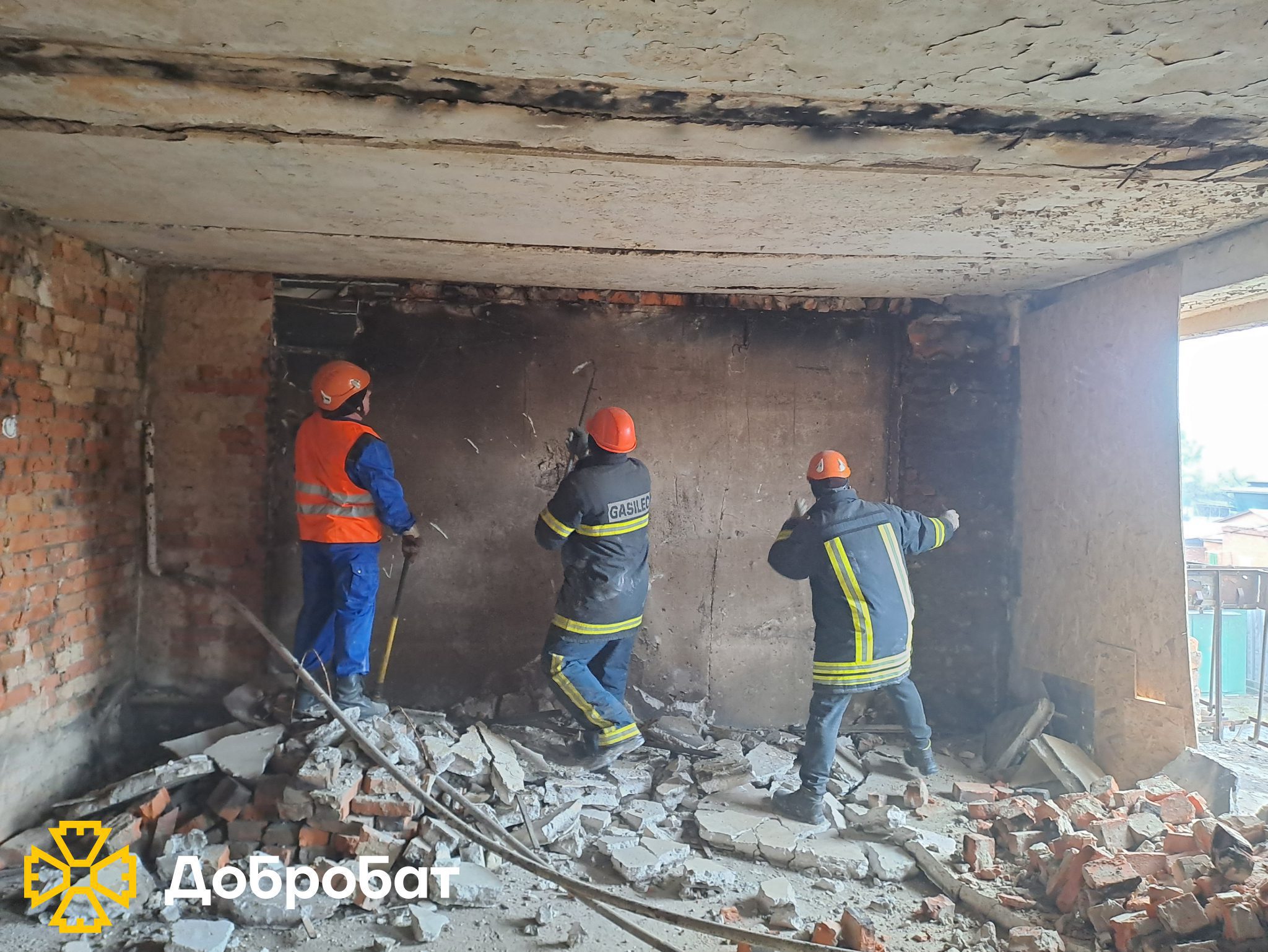 Чотири регіони, 18 виїздів на об’єкти та 175 залучених волонтерів: «Добробат» звітує про тиждень відбудови
