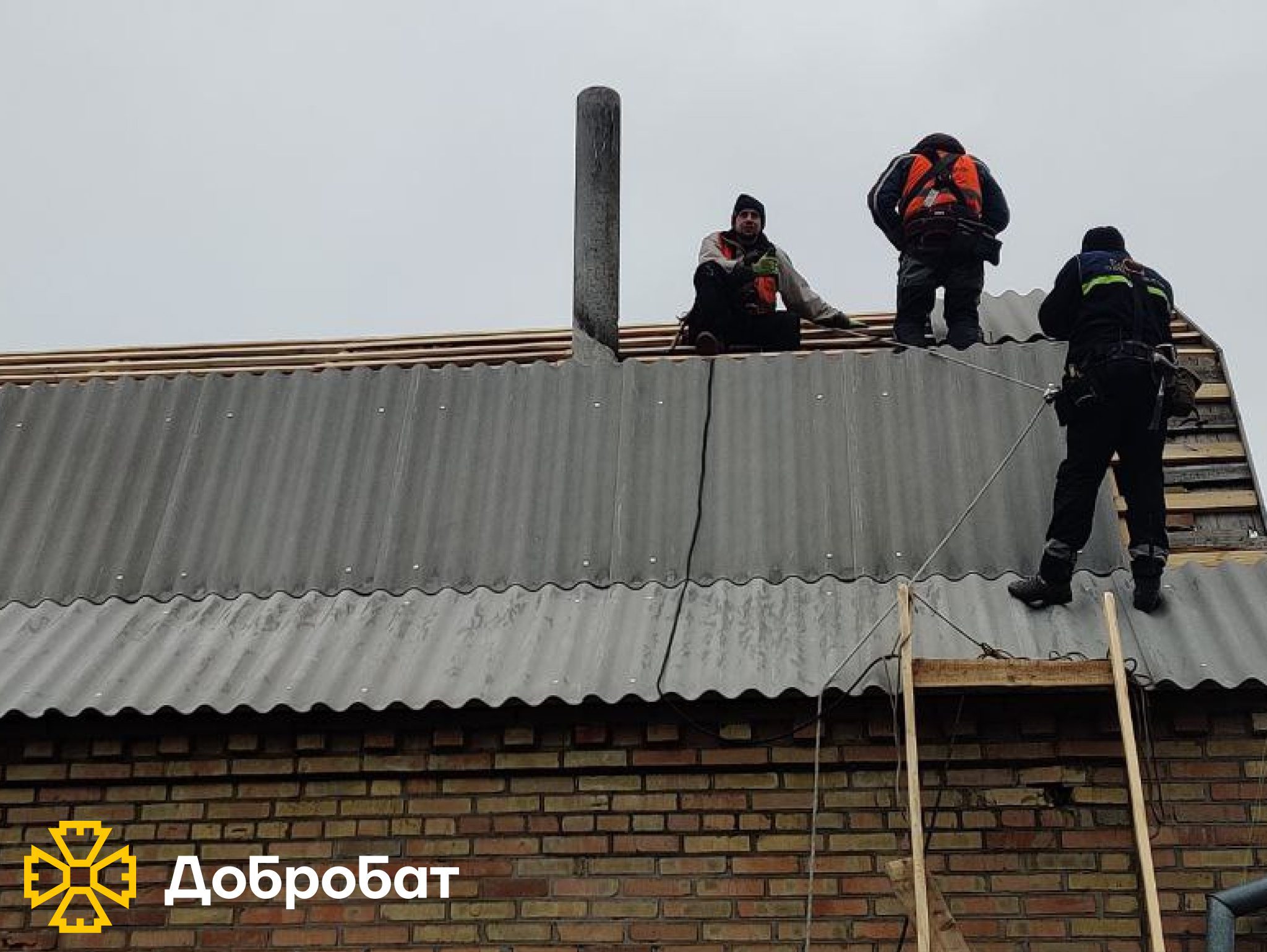 Чотири регіони, 18 виїздів на об’єкти та 175 залучених волонтерів: «Добробат» звітує про тиждень відбудови