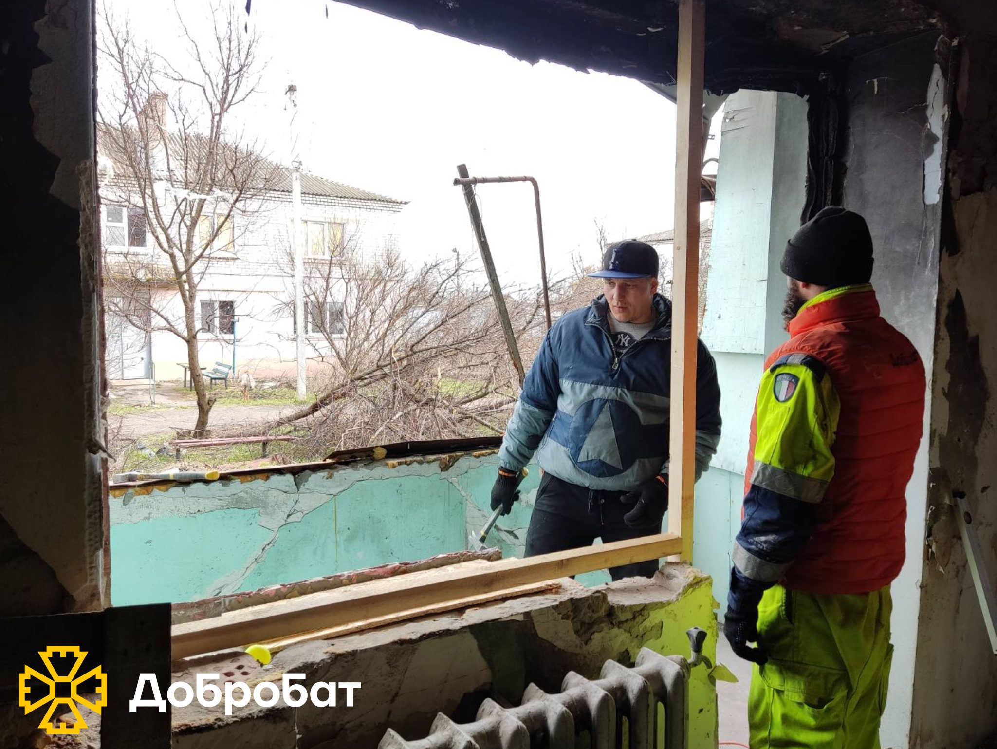 Чотири регіони, 18 виїздів на об’єкти та 175 залучених волонтерів: «Добробат» звітує про тиждень відбудови