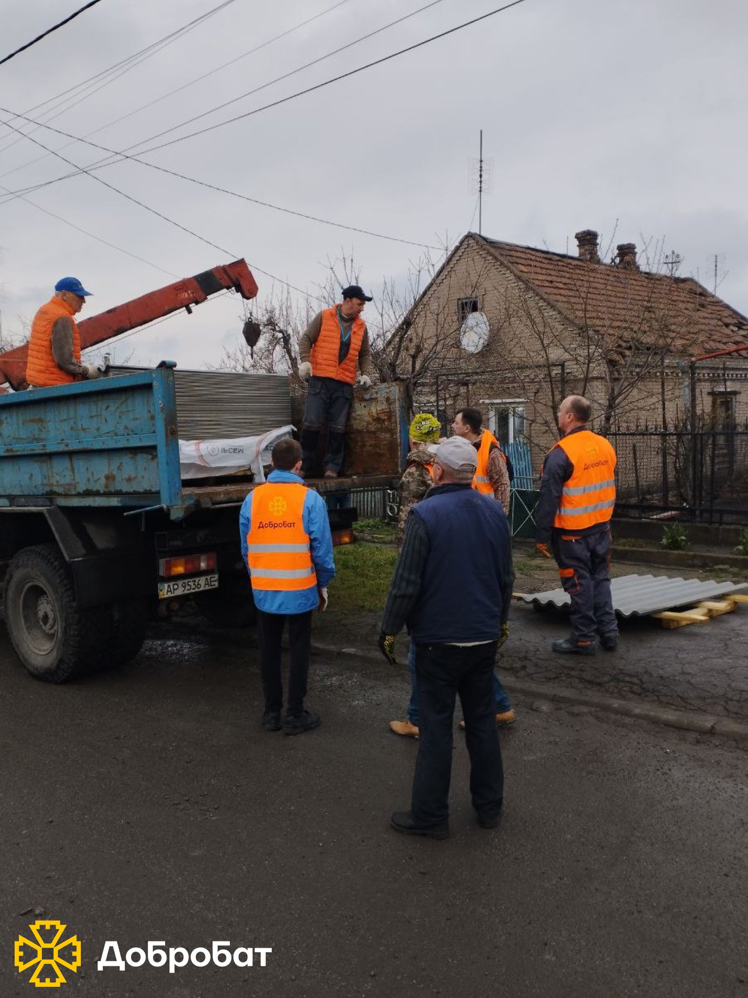 Близько 220 волонтерів нагально відновлювали об‘єкти в шести регіонах країни: звітуємо про тиждень в «Добробаті»