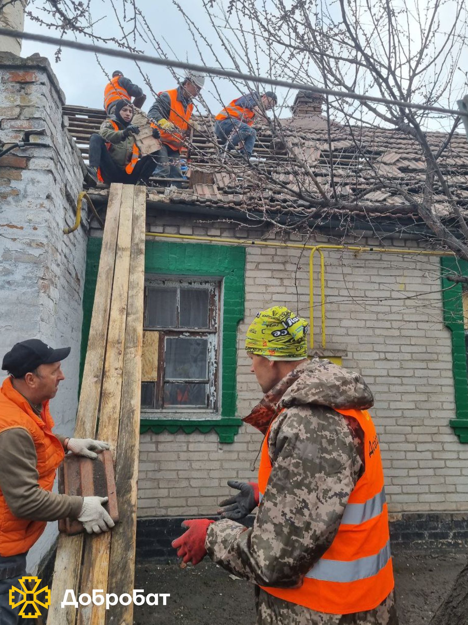 Близько 220 волонтерів нагально відновлювали об‘єкти в шести регіонах країни: звітуємо про тиждень в «Добробаті»