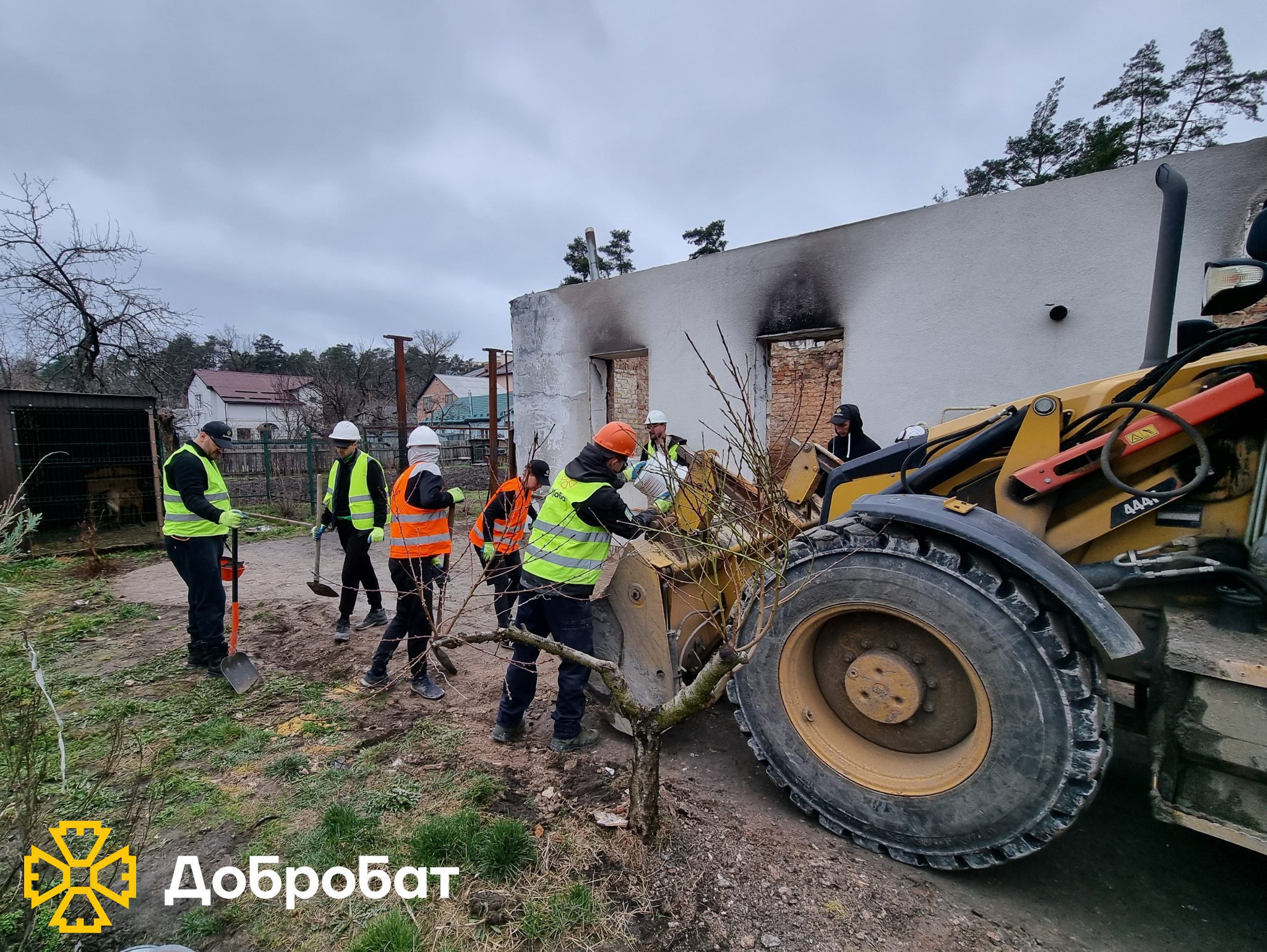 Близько 220 волонтерів нагально відновлювали об‘єкти в шести регіонах країни: звітуємо про тиждень в «Добробаті»