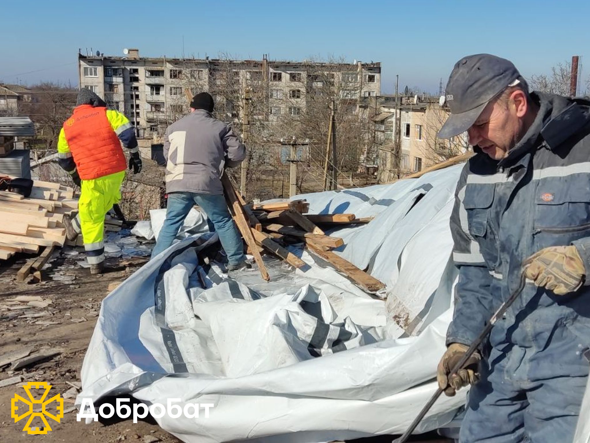 Близько 220 волонтерів нагально відновлювали об‘єкти в шести регіонах країни: звітуємо про тиждень в «Добробаті»