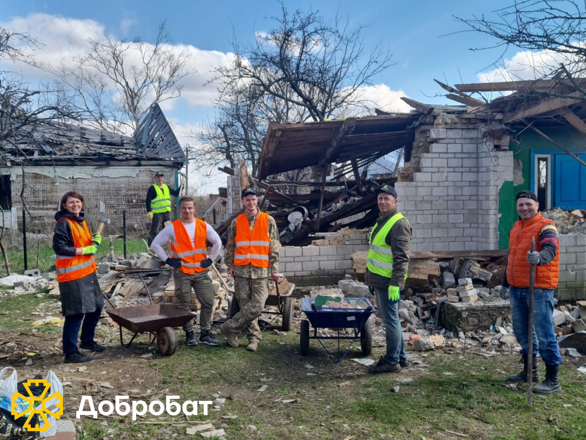 Близько 220 волонтерів нагально відновлювали об‘єкти в шести регіонах країни: звітуємо про тиждень в «Добробаті»