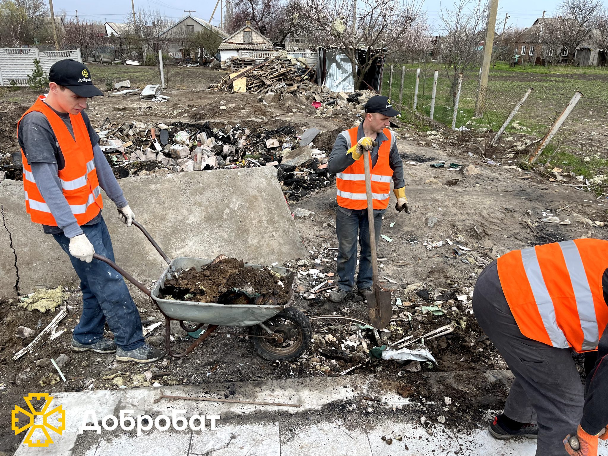 Близько 220 волонтерів нагально відновлювали об‘єкти в шести регіонах країни: звітуємо про тиждень в «Добробаті»