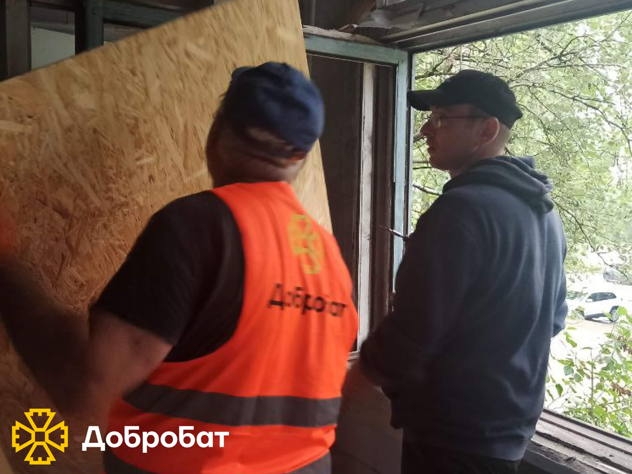 Близько 140 волонтерів долучилися до нагальної відбудови в семи регіонах країни: «Добробат» звітує про тиждень, що минув