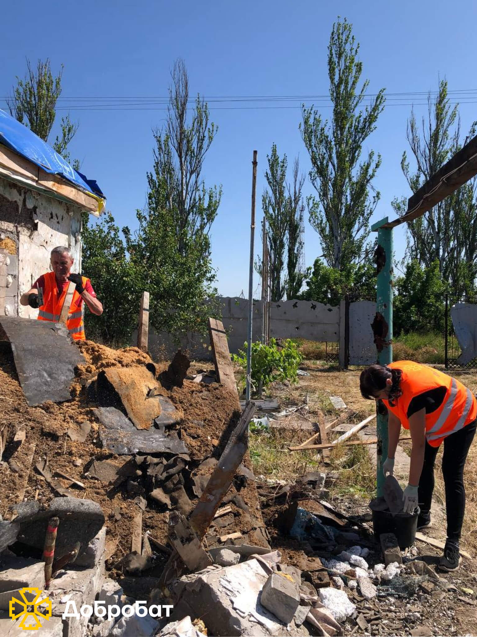 Близько 140 волонтерів долучилися до нагальної відбудови в семи регіонах країни: «Добробат» звітує про тиждень, що минув
