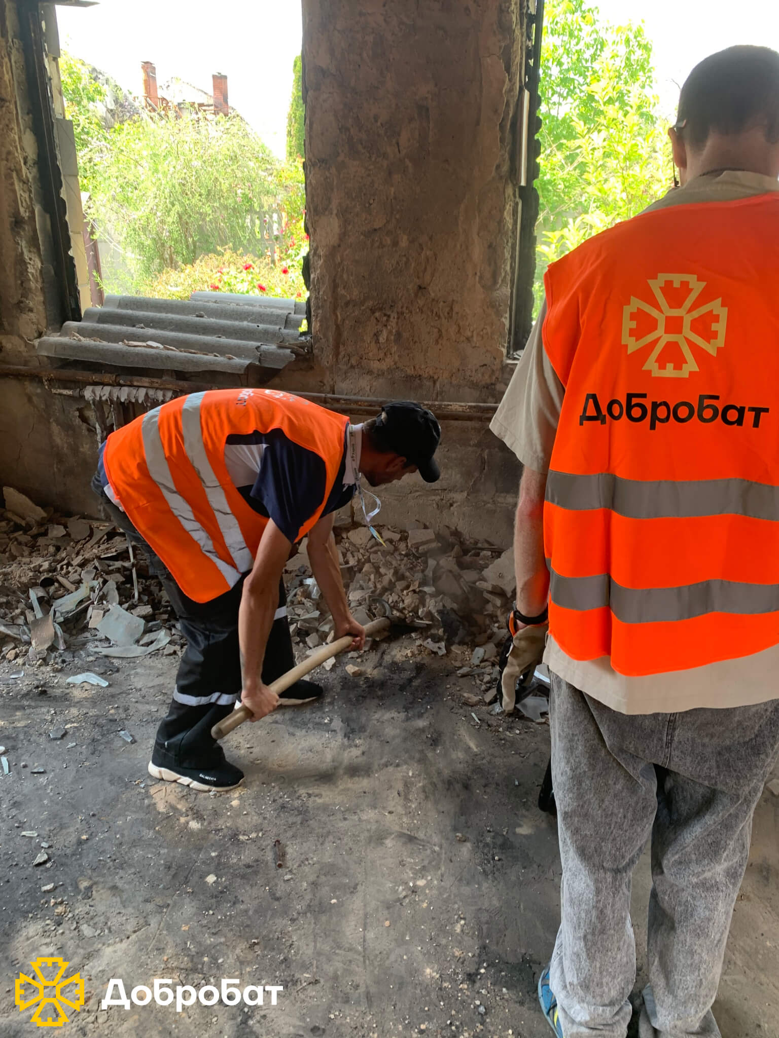 Спрямували допомогу на південь України та продовжили відбудову об’єктів соціальної інфраструктури та домівок постраждалих: звітуємо про тиждень в «Добробаті»
