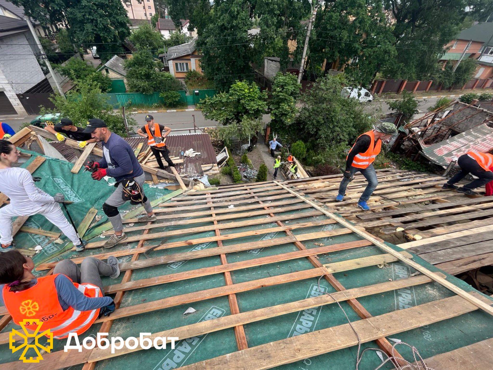 Спрямували допомогу на південь України та продовжили відбудову об’єктів соціальної інфраструктури та домівок постраждалих: звітуємо про тиждень в «Добробаті»