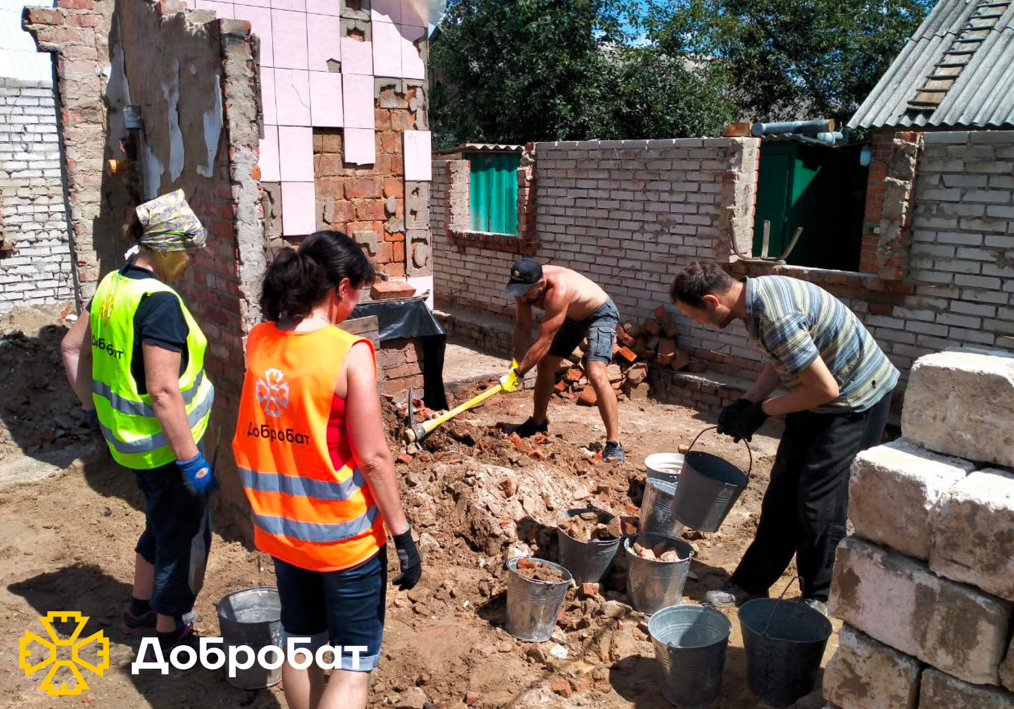 Близько 170 добровольців долучилися до нагальної відбудови країни: «Добробат» звітує про зроблене за тиждень