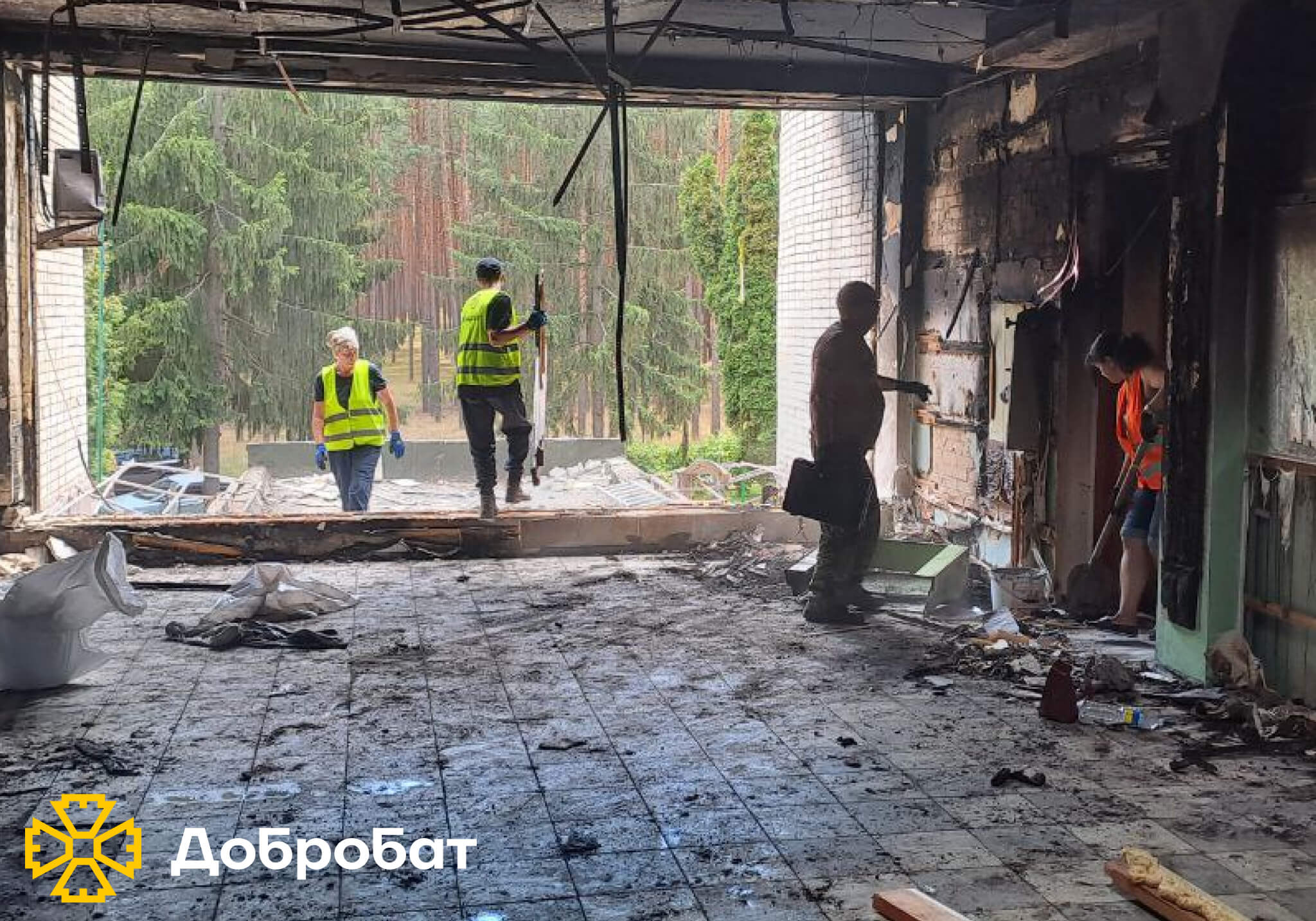 Близько 170 добровольців долучилися до нагальної відбудови країни: «Добробат» звітує про зроблене за тиждень