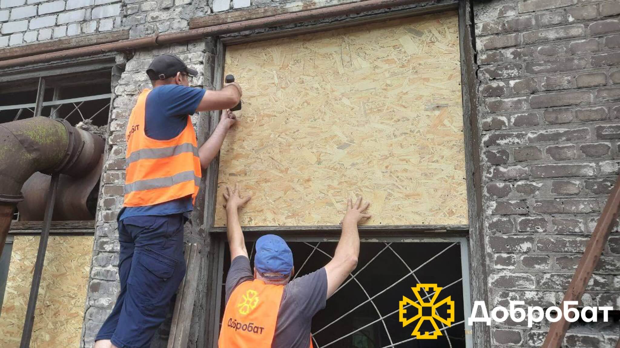 Близько 170 добровольців долучилися до нагальної відбудови країни: «Добробат» звітує про зроблене за тиждень